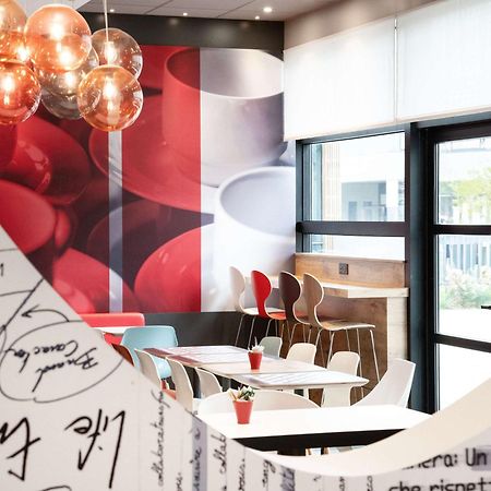 Hotel ibis Rennes Centre Gare Sud Buitenkant foto