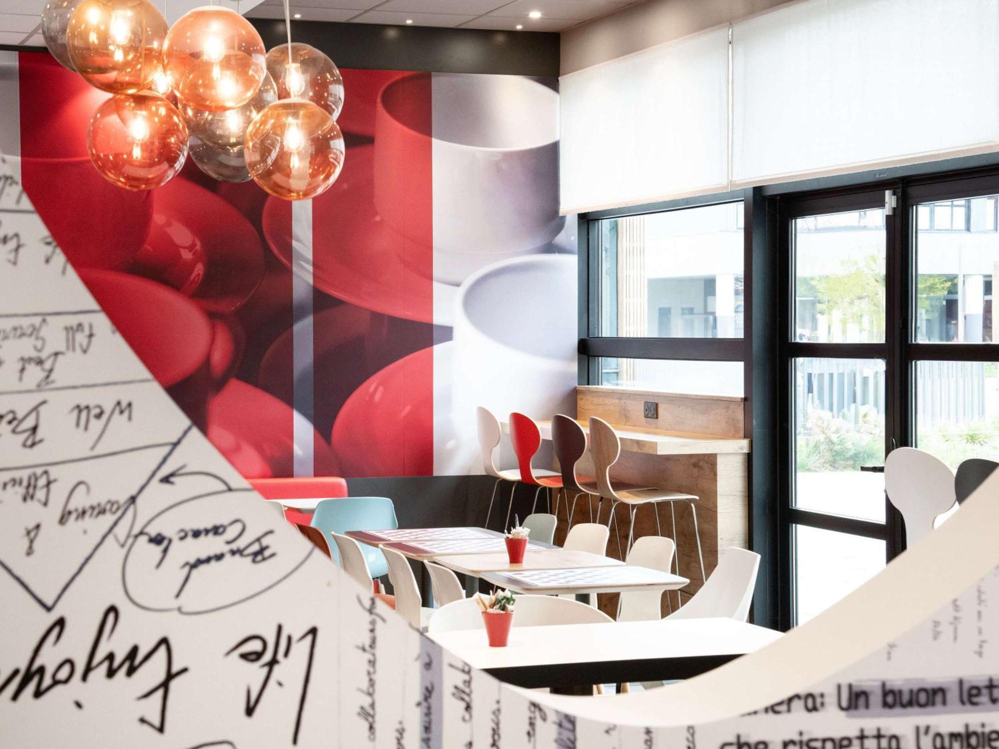 Hotel ibis Rennes Centre Gare Sud Buitenkant foto