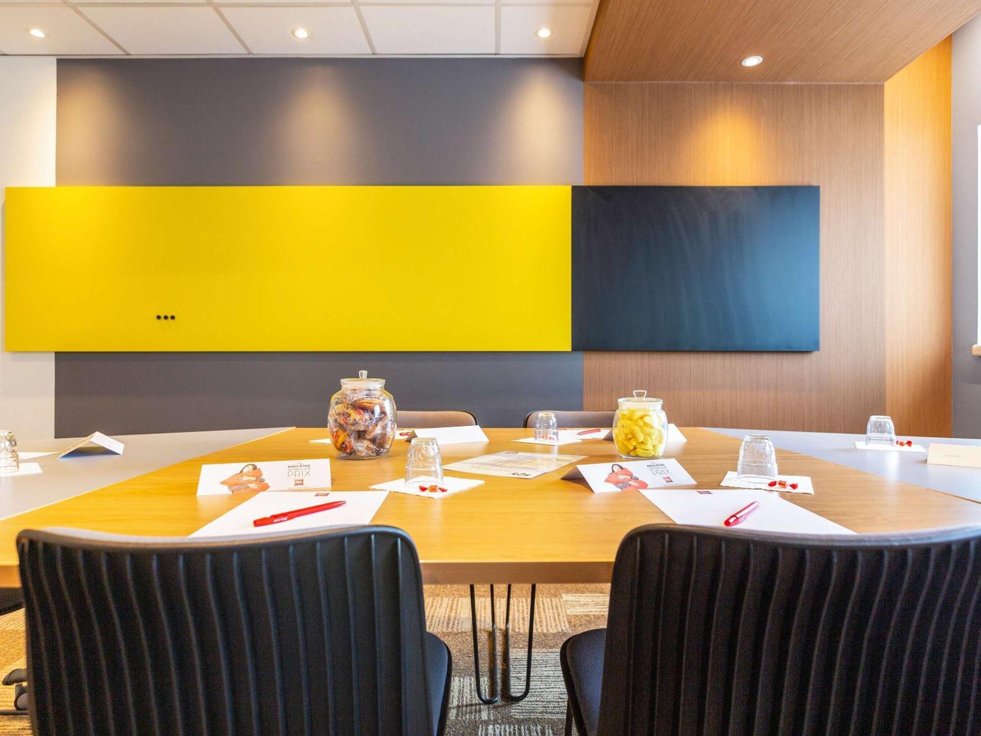 Hotel ibis Rennes Centre Gare Sud Buitenkant foto
